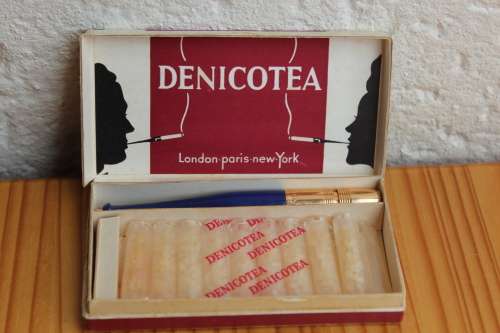 Vintage Denicotea bakelite cheroot holder