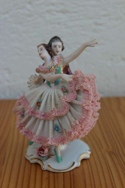 Original 1930s  German Dresden Dancers figurine 14.3cm good condition but slight damage on dress