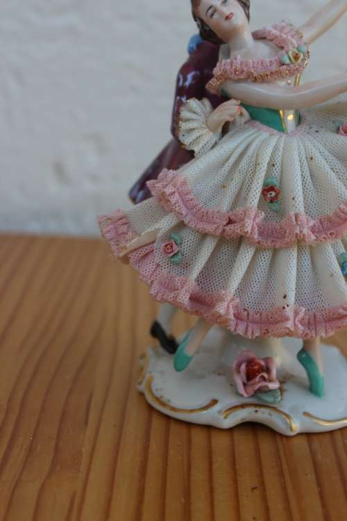 Original 1930s  German Dresden Dancers figurine 14.3cm good condition but slight damage on dress
