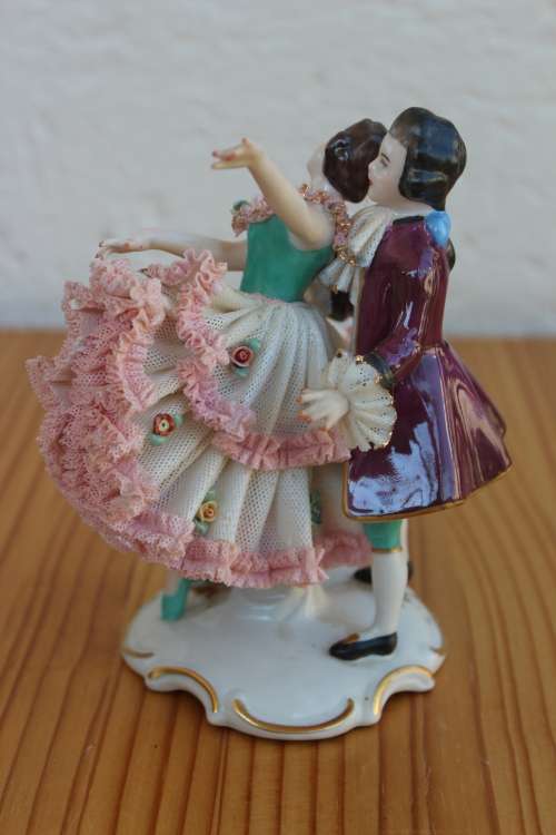 Original 1930s  German Dresden Dancers figurine 14.3cm good condition but slight damage on dress