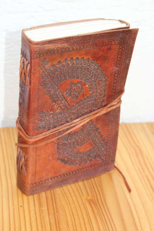 Vintage hand tooled genuine leather journal with handmade paper 22.2cm x 15cm x 3.5cm unused