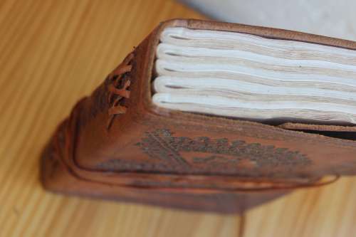 Vintage hand tooled genuine leather journal with handmade paper 22.2cm x 15cm x 3.5cm unused