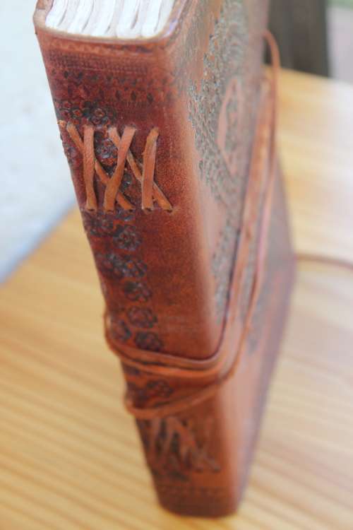 Vintage hand tooled genuine leather journal with handmade paper 22.2cm x 15cm x 3.5cm unused