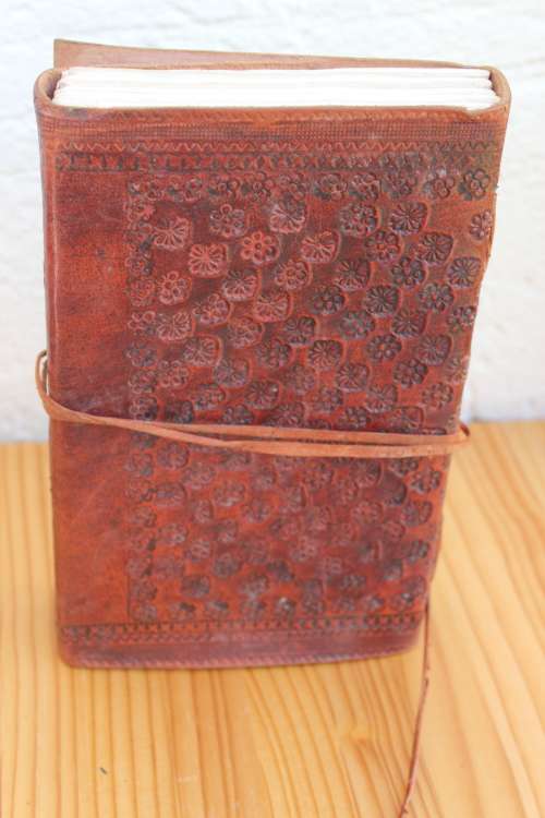 Vintage hand tooled genuine leather journal with handmade paper 22.2cm x 15cm x 3.5cm unused