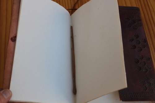 Vintage hand tooled genuine leather journal with handmade paper 22.2cm x 15cm x 3.5cm unused