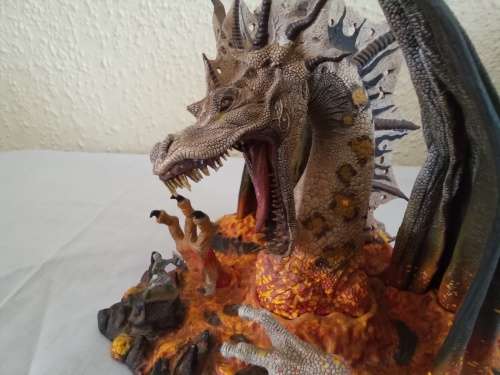 ORIGINAL 2007 COLLECTORS DRAGON FIGURINE 20CM X 23CM