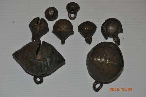 CRAZY START R1 !!!! COLLECTION OF 8 OLD BELLS