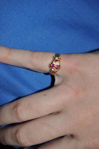 BEAUTIFUL!!!!  RUBY AND DIAMONDS 9ct GOLDEN RING!!!!