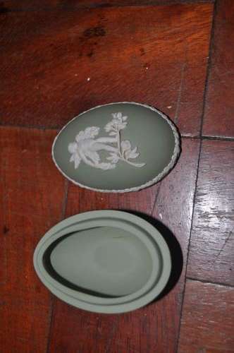 VERY COLLECTIBLE VINTAGE,1978 WEGWOOD EGG,BOX,PAPERS,EXELLENT CONDITION