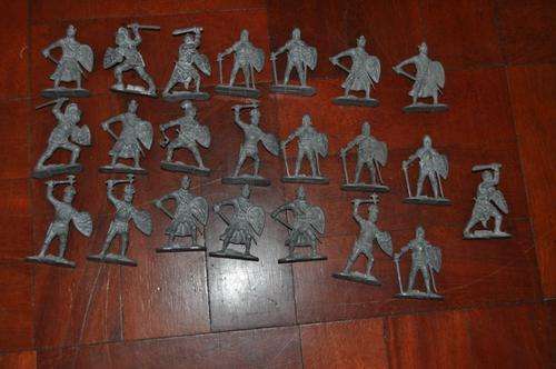 COLLECTION OF OLD METAL SOLDIERS-KNIGHTS