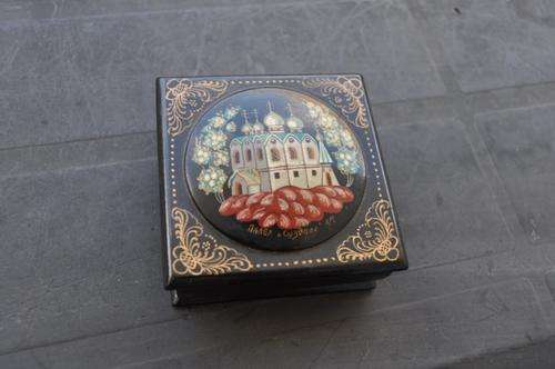 AMAZING RUSSIAN PALEKH LACQUER HAND PAINTED BOX-DONT MISS IT!!!
