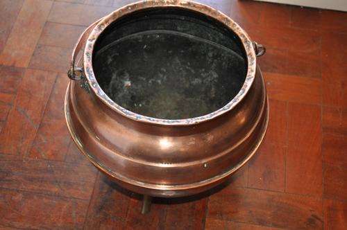 OIL COPPER POTJIE WITH BRASS LEGGS