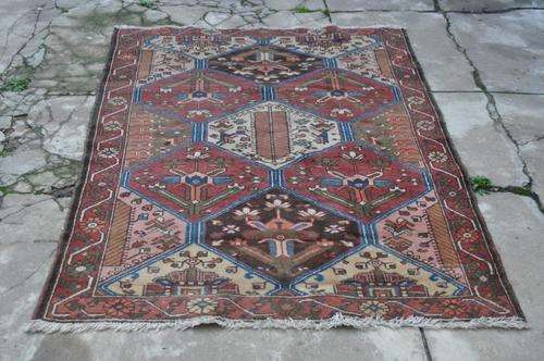 BEAUTIFUL HANDMADE VINTAGE  PERSIAN CARPET!!!!!!