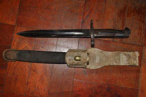RARE!!! WW2 ITALIAN BAYONET WITH SCABBARD AND POUCH IN GREAT CONDITION