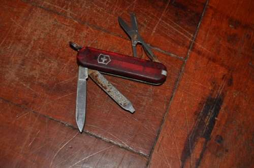 VICTORINOX SWISS ARMY KNIFE
