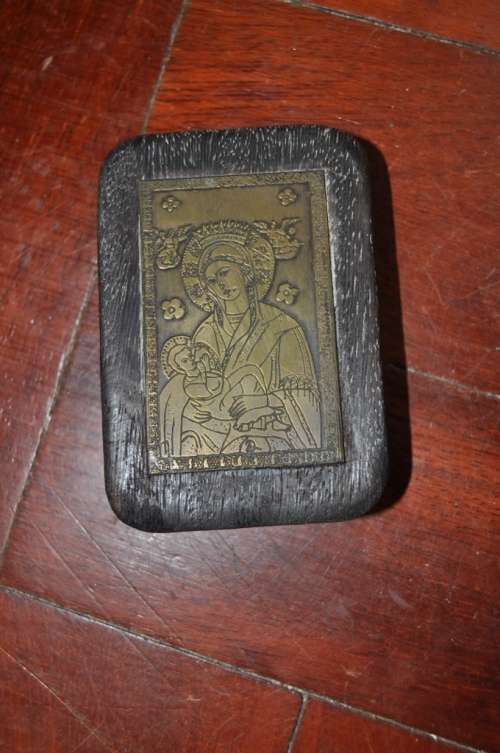 SMALL BRONZE ICON ON WOODEN BASE