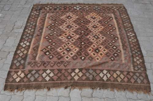 AMAZING HANDMADE KILIM CARPET 137X182CM