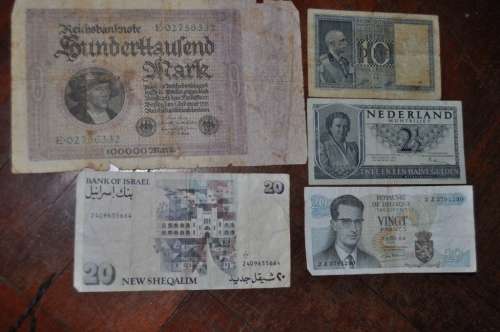 COLLECTION OF INTERNATIONAL BANKNOTES