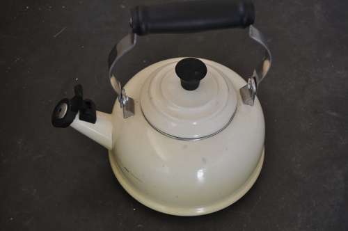 LE CREUSET KETTLE-IN GREAT CONDITION