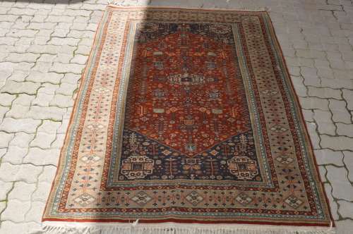 FANTASTIC PERSIAN HANDMADE CARPET-JUST LOOK AT THIS!!!! 126X200CM