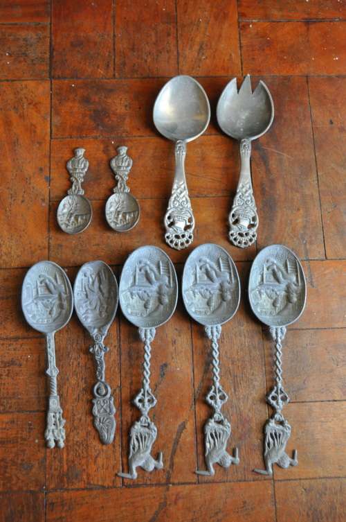 COLLECTION OF VINTAGE PEWTER SPOONS