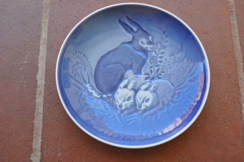 ROYAL COPENHAGEN MOTHERS DAY PLATE 1981-IN EXCELLENT CONDITION