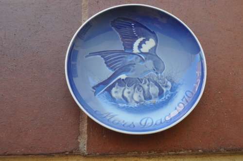 ROYAL COPENHAGEN MOTHERS DAY PLATE 1970-IN EXCELLENT CONDITION