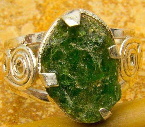 NATURAL EMERALD STERLING SILVER RING SIZE 8