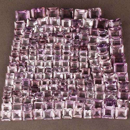 1 LOT OF 24 PURPLE SQUARE CUT AMETHYST FROM BOLIVIA. 18.50Tcts