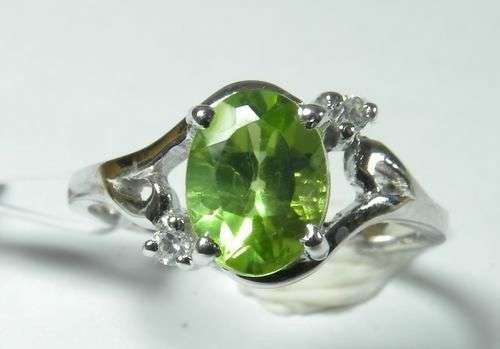 925 Sterling Silver natural A-grade Peridot ring.