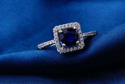Beautiful Blue Cubic Zirconia Ring - Size 7