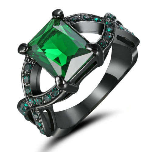 Beautiful Emerald Green Crystal Ring - Size 8 1/4