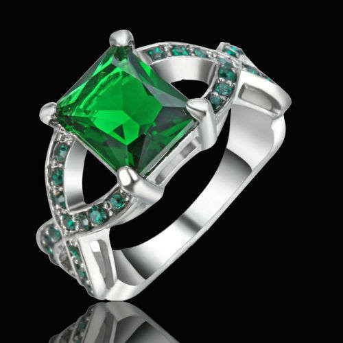 Beautiful Green Crystal Ring - Size 8 1/4