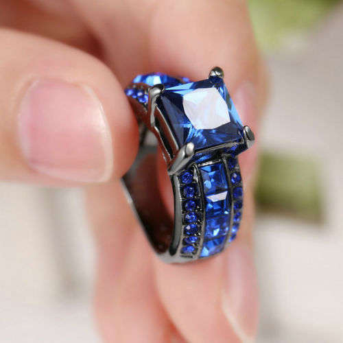 Beautiful Blue Crystal Ring - Size 7