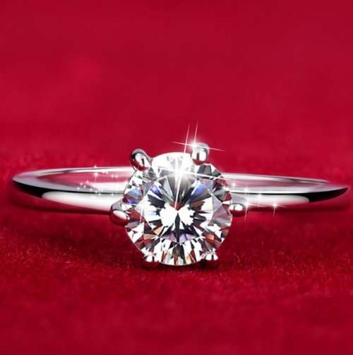 Beautiful Clear Crystal Fashion Ring - Size 8 1.2