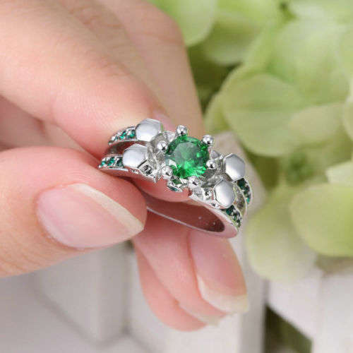 Beautiful Green Crystal Ring - Size 6