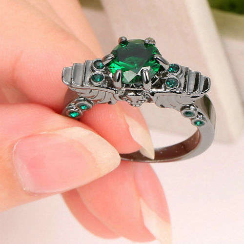 NEW - Stunning Green Crystal Ring - Size 8 1/4