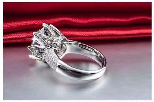 Stunning 925 Sterling Silver Crystal Ring - Size 9 1/4