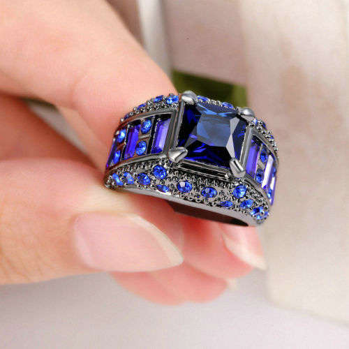 Beautiful Blue Crystal Ring - Size 6 3/4