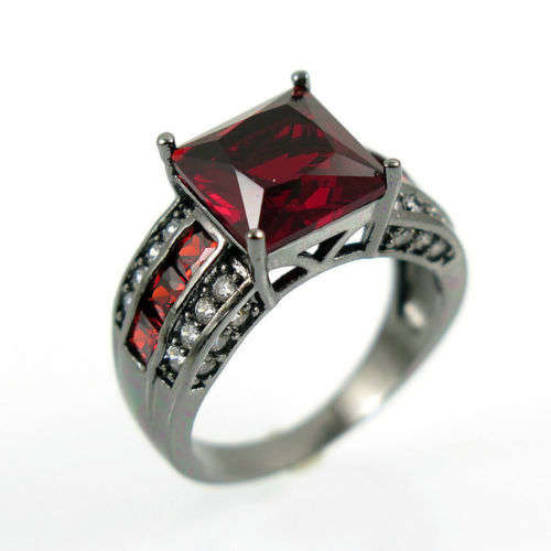 Stunning Red crystal Ring - Size 8 1/2