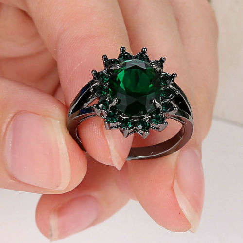 Beautiful Emerald Green Crystal Ring - Size 6