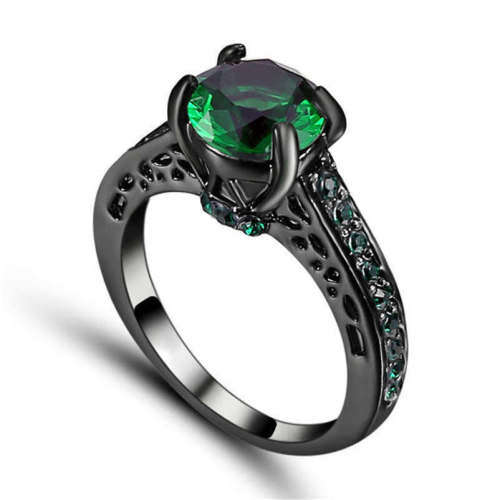 Beautiful Emerald Green Crystal Ring - Size 6 1/4
