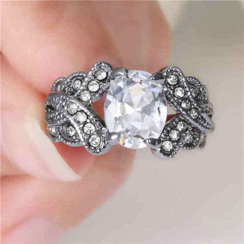 Beautiful Clear Crystal Ring - Size 6 1/4