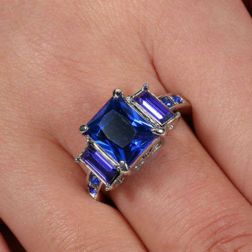 Beautiful Blue Crystal Ring - Size 7 3/4