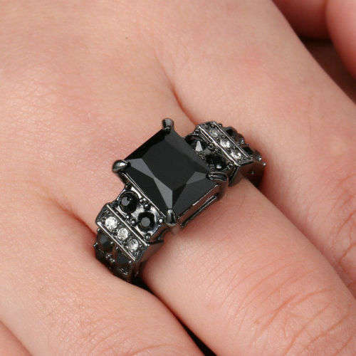 Beautiful Black Crystal Fashion Ring - Size 6 1/2