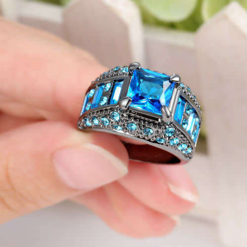 Stunning Black Gold Filled Blue Crystal Ring - Size 9