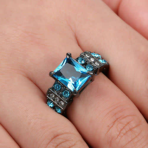 Stunning Black Gold Filled Blue Crystal Ring - Size 9