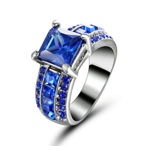 Beautiful Blue Crystal Fashion ring - Size 7