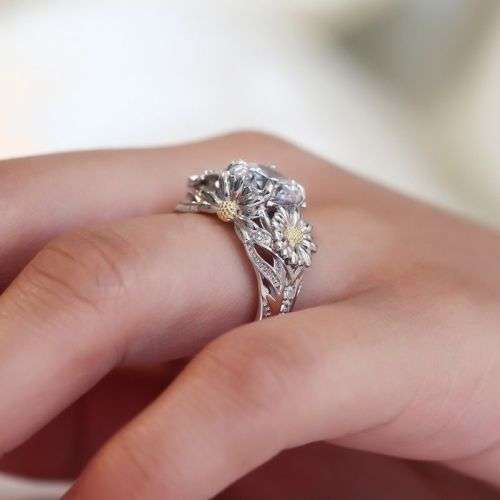 Elegant & Stylish Simulated Stone Chrysanthemum Ring - Size 7