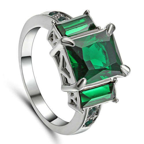 Stunning Emerald Green Crystal Ring - Size 6